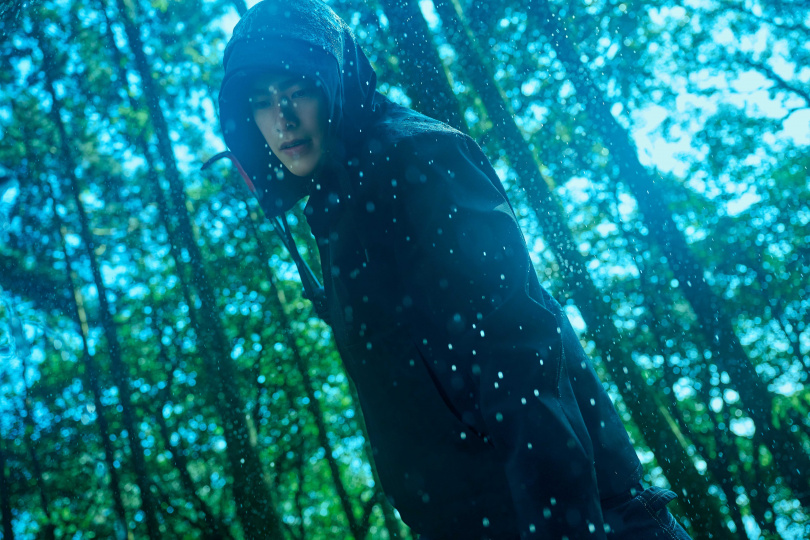 曾敬驊在劇中飾演暴雨殺人魔。（圖／Netflix提供）