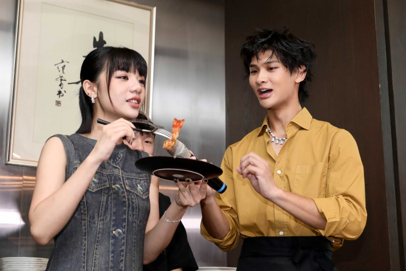 木木(左)為了金鐘獎積極甩肉(圖/侯世駿攝)
