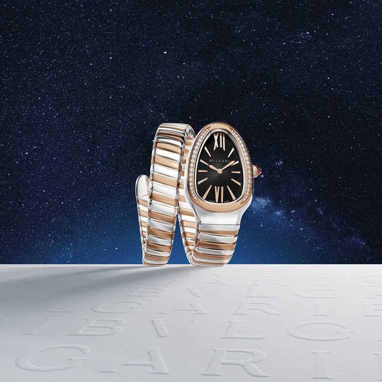 BVLGARI 2021冬季佳節形象廣告，「Serpenti Tubogas」系列腕錶。（圖╱BVLGARI提供）