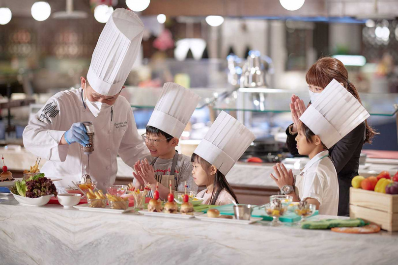JR東日本大飯店台北鉑麗安全日餐廳暑假推出小小廚神活動。