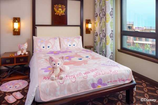 報名可樂旅遊專享迪士尼全新角色「LinaBell主題」佈置房間，高人氣超萌粉色小狐狸伴你入睡。
