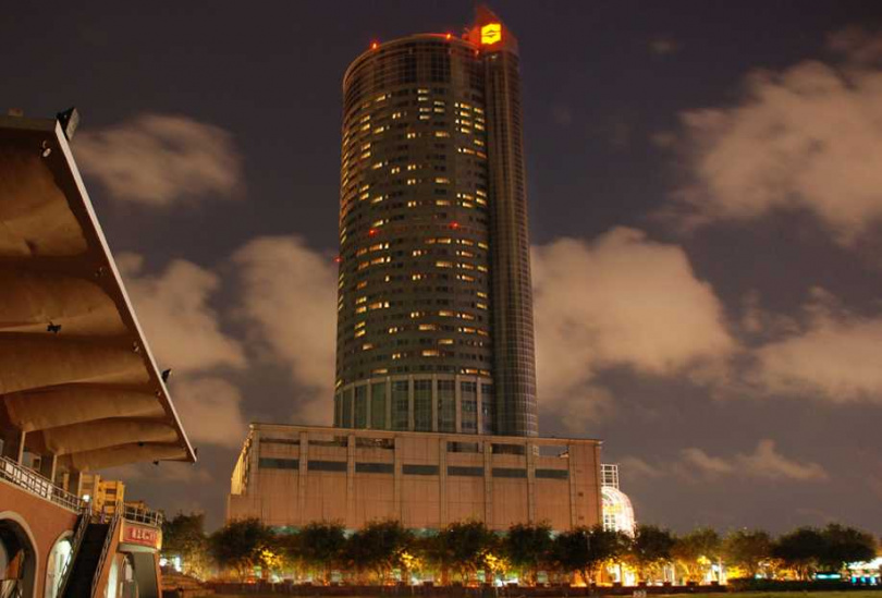台南遠東香格里拉飯店響應「地球一小時Earth Hour」關燈前照片。