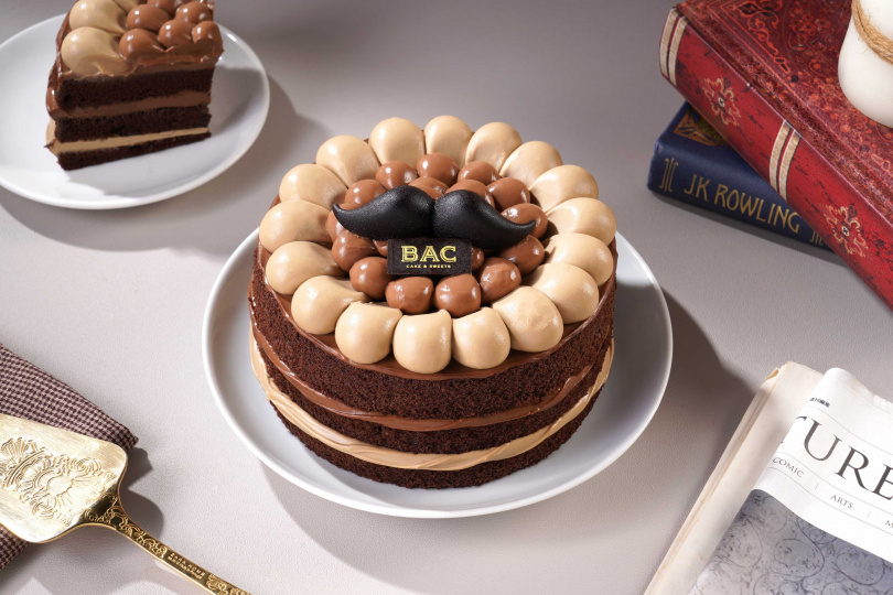 巧克力蛋糕品牌BAC推出「茶韻紳士」鐵觀音濃韻蛋糕，以台灣鐵觀音茶的沉穩氣質展現屬於爸爸的成熟魅力！