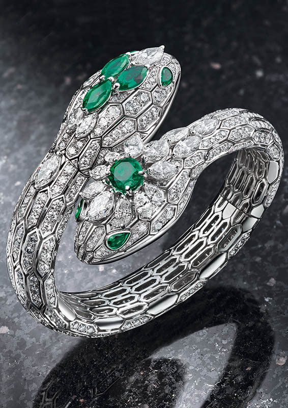 Serpenti Misteriosi祖母綠珠寶腕錶，定價：18,546,000元（圖／寶格麗提供）