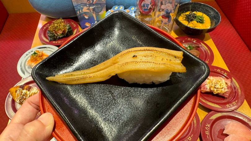 這次壽司郎也將推出史上最超值的炙燒特選星鰻。油脂豐富的星鰻，經炙燒後香氣濃郁、入口即化，史無前例回饋價竟然只要30元。
