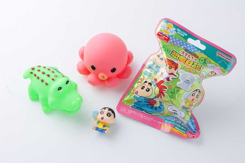 林岱縈從小就很愛看蠟筆小新動漫，還特別隨身攜帶蠟筆小新的沐浴球，以及鱷魚、章魚等泡澡必備良伴。（圖／林士傑攝）