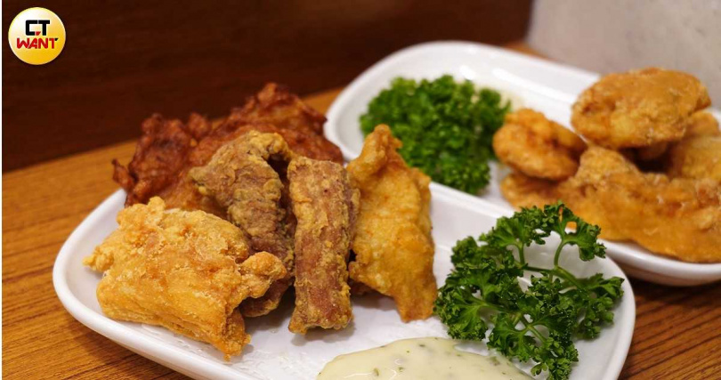 新會員壽星禮「四大天王酥炸拼盤」中的酥炸去骨雞塊與牛蒡天婦羅皆為新品，里肌酥肉則是睽違近一年的好評回歸品項。（圖／魏妤靜攝）
