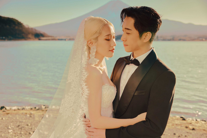 陳漢典、Lulu首度曝光富士山河口湖拍攝的婚紗照。（圖／天地合娛樂提供）