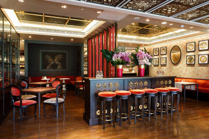 「Caffé Florian福里安花神」的空間充滿歐式奢華的古典風格。