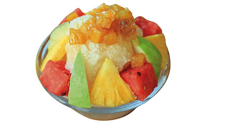 打貓冰果室以嘉義民雄特產鳳梨為主題，這款打貓水果冰，吃起來消暑又健康。（45元）