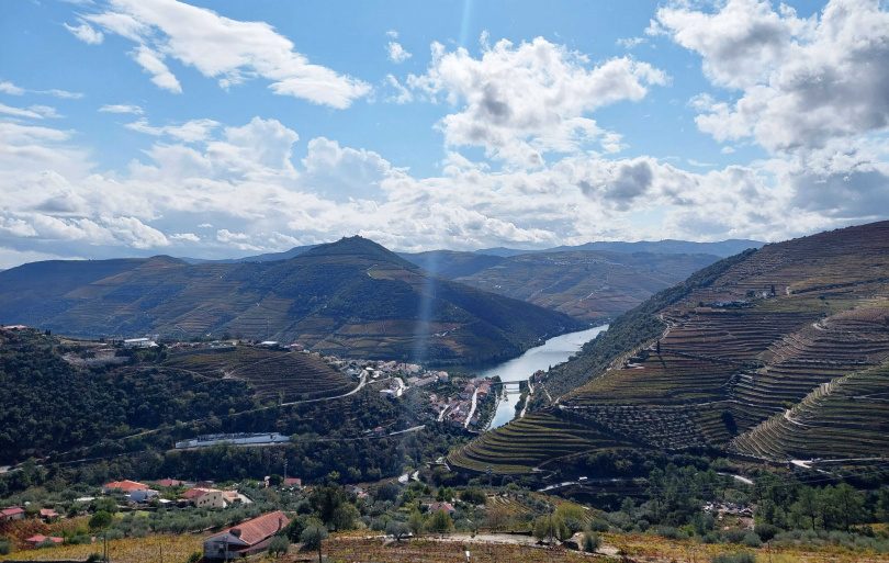 在São Leonardo da Galafura觀景台可飽覽杜羅河谷山色風光。（圖／魏妤靜攝）