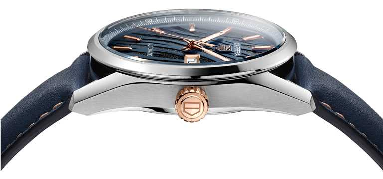 TAG Heuer「Carrera」虎年限量腕錶的玫瑰金錶冠，設有泰格豪雅經典的盾型標誌。（圖╱TAG Heuer提供）