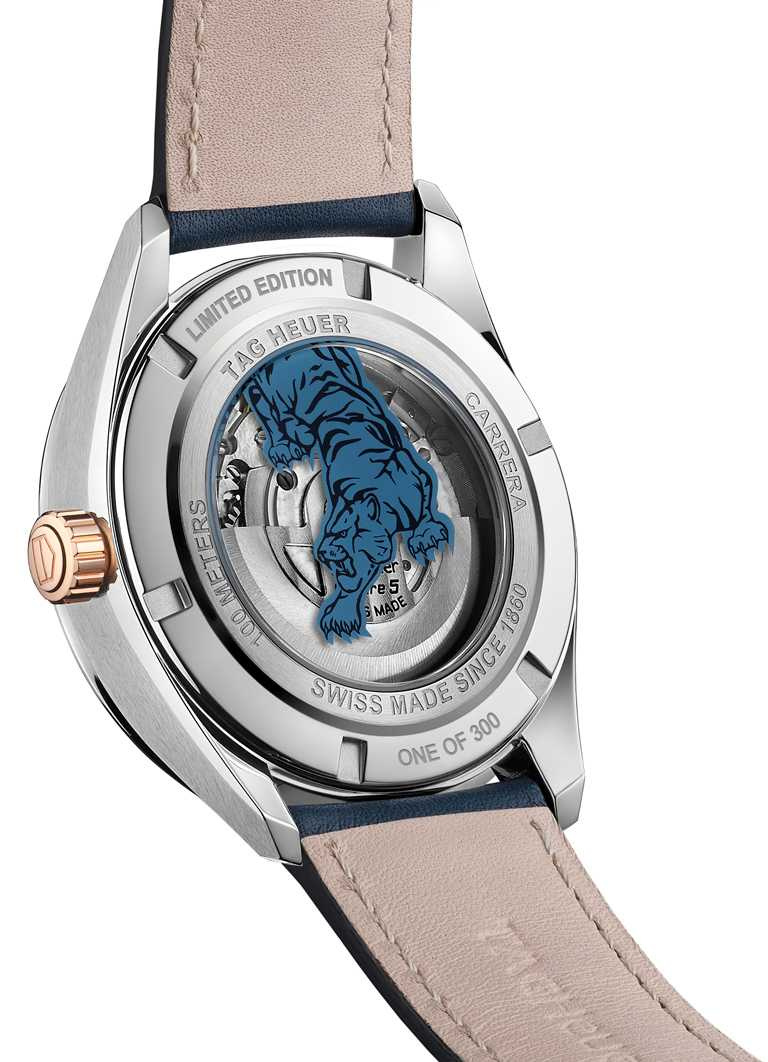 TAG Heuer「Carrera」虎年限量腕錶，錶背印有生動的老虎圖樣，透過藍寶石鏡面可一窺自動盤運轉之美。（圖╱TAG Heuer提供）