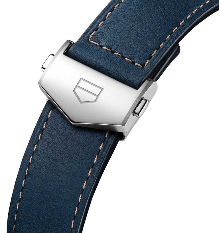 藍色調小牛皮錶帶飾以金色縫線，鮮明的顏色對比盡顯優雅氣息。（圖╱TAG Heuer提供）