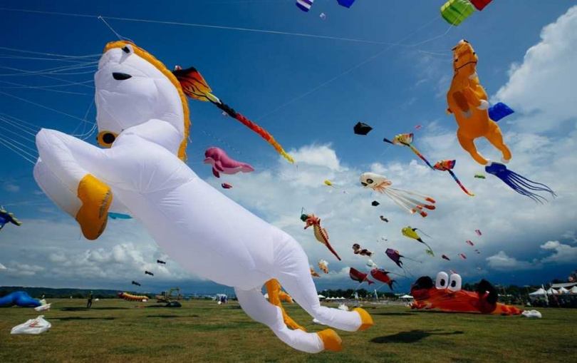 親子族群可以規劃週末到新竹漁港看風箏節表演。（圖／擷取自2022新竹市國際風箏節官網）