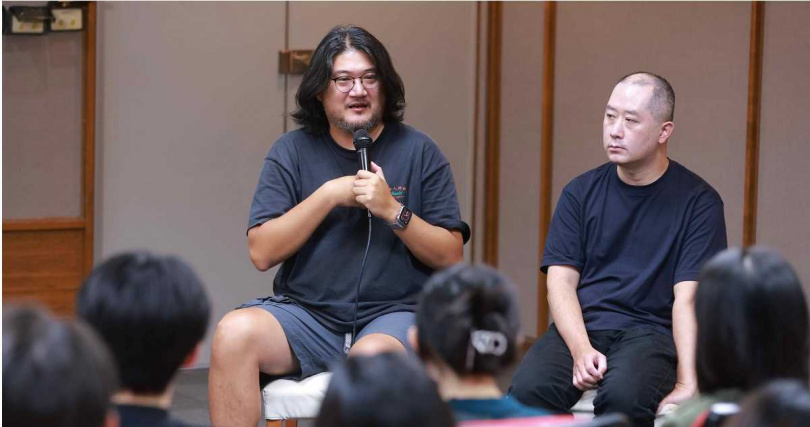 「台語台表演班」邀請導演孫介珩（左）與語言指導林良儒（右）分享自身創作經驗（圖／公視台語台提供）