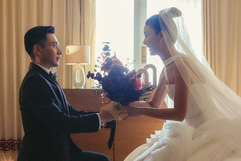 余香凝（右）在《雙囍》中正面陽光的形象圈粉無數。（圖／水花電影提供）