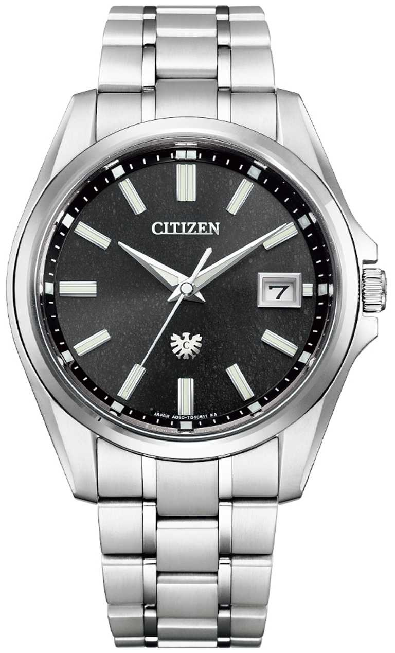 The CITIZEN「A060」光動能萬年曆腕錶，40mm，鈦金屬錶殼，墨黑土佐和紙錶盤，A060光動能機芯╱98,000元