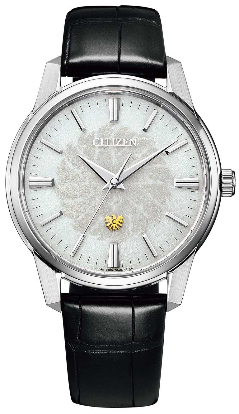 The CITIZEN「土佐和紙金鷹」腕錶，39mm，不鏽鋼錶殼，Caliber 0100自動上鍊機芯，全球90只╱208,000元