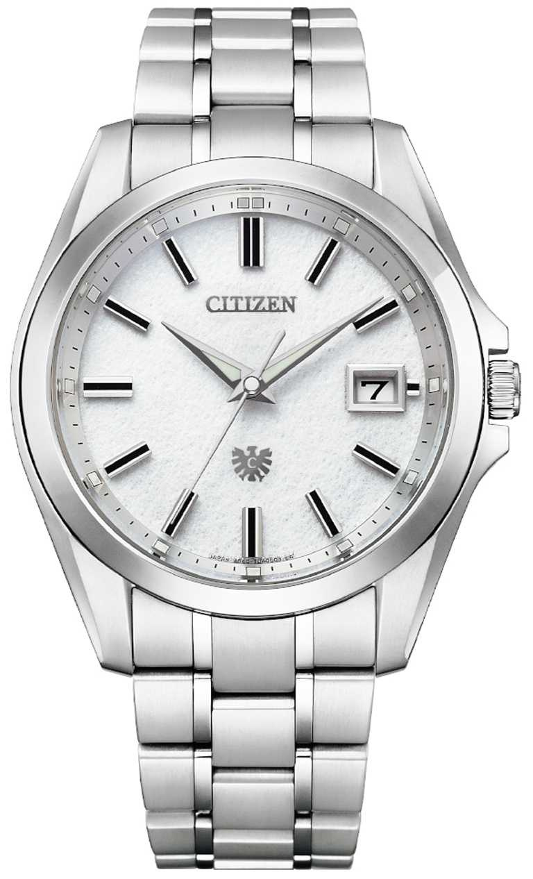 The CITIZEN「A060」光動能萬年曆腕錶，40mm，鈦金屬錶殼，皓雪白土佐和紙錶盤，A060光動能機芯╱98,000元