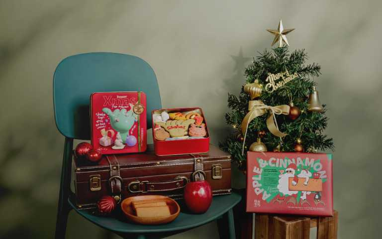 伴手禮品牌「旅旅食光」迎接聖誕推出「夏日聖誕沙卡鐵盒餅乾」。