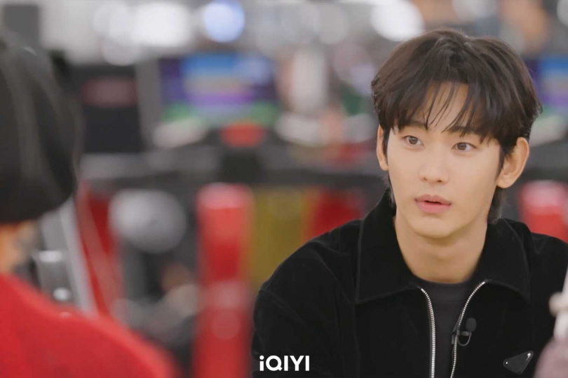 金秀賢與權志龍同為1988年生,他看了GD回歸MAMA大獎舞台的表演起了3次雞皮疙瘩,因此欣然答應這次的演出。(圖/愛奇藝國際站提供)