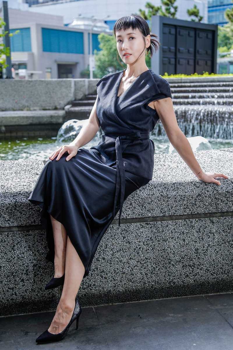 張本渝要創立瑜珈網站，希望分享自己30年瑜珈經歷，幫助現代人放鬆緩下步調。（圖／趙文彬攝）