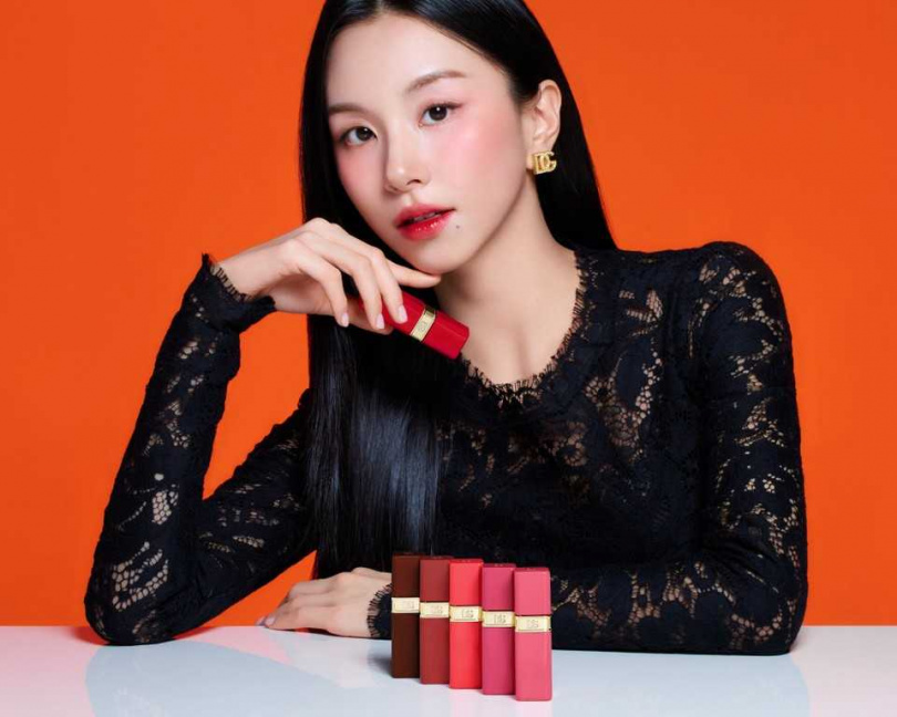 DOLCE&GABBANA Beauty 冰透果汁水唇釉Rose Dew Lip Bite/1,600元。(圖/品牌提供)