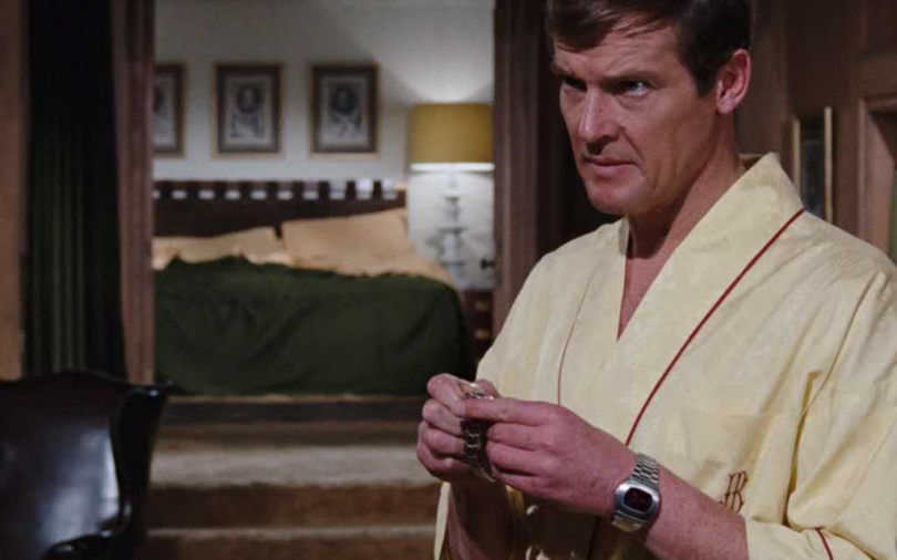 著名演員Roger Moore曾於經典諜報片《007》中，佩戴HAMILTON「Pulsar」系列腕錶的P2錶款。（圖片來源╱網路）