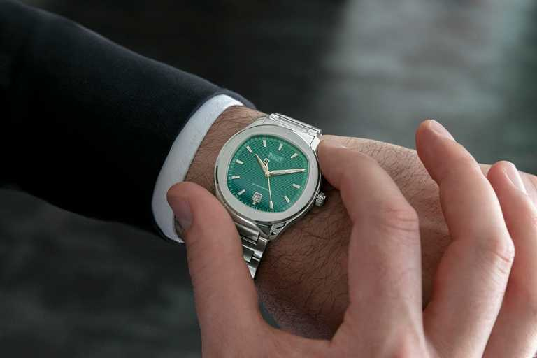 PIAGET「POLO系列」孔雀綠錶盤精鋼自動上鍊腕錶╱精鋼錶殼，孔雀綠面盤，精鋼鍊帶，42mm，限量888只╱384,000元。（圖╱PIAGET提供）