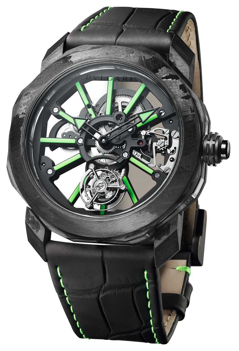 BVLGARI「Octo Roma Tourbillon Saphir」水晶陀飛輪腕錶，44mm，DLC類鑽碳鍍膜處理鈦金屬錶殼，BVL 206 Caliber手動上鏈機芯╱2,030,000元。（圖╱BVLGARI提供）