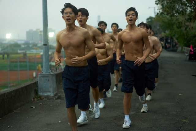 余杰恩(左起)、劉育仁、牧森 為《進行曲》鍛鍊出好身材。(圖/未來進行曲提供)