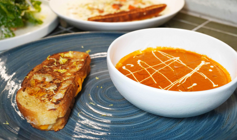 「番茄湯和烤起司三明治」。（圖／魏妤靜攝）