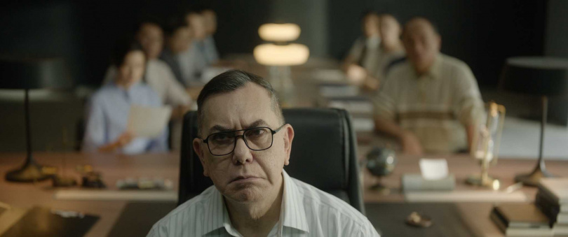 黃秋生在《自殺通告》飾演私立菁英學校校長。(圖/本萃電影)