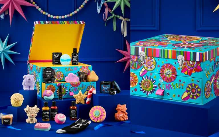 LUSH聖誕月曆禮盒(11,000元),含25款純素正貨、10款限定新品,由倫敦藝術家 Shruti Gadhvi 繪製插畫,充滿手作感與節慶能量。。(圖/品牌提供)