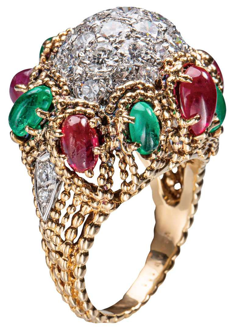梵克雅寶「Heritage典藏」系列，Genre Boule戒指，黃K金、鉑金、紅寶石、祖母綠、鑽石，1967年。（圖╱Van Cleef & Arpels提供）