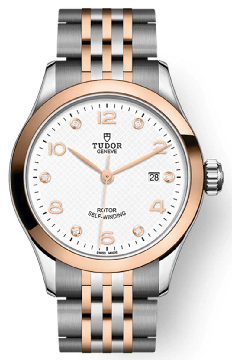 TUDOR「1926」系列腕錶，28mm，白色鑲鑽錶面，玫瑰金及鋼錶帶╱106,000元。（圖╱TUDOR提供）