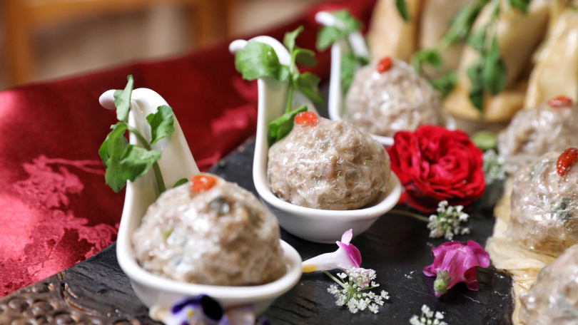 圓山大飯店金龍餐廳此次有「蜑家福壽盆菜」、「時菜牛肉丸」（如圖）兩道菜入選「名菜名點」。