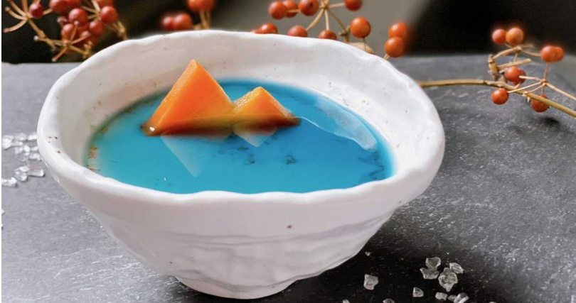 以龜山島為意象搭配在地漁獲製成的龜山島海味茶碗蒸。