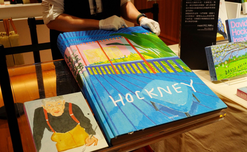 大衛霍尼克60年藝術生涯作品全集全球限量9千本，售價為192,500元。