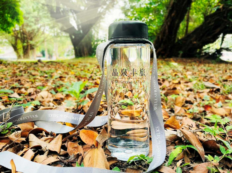 礁溪晶泉丰旅的「Go Green綠色旅行」專案加碼贈送晶泉聯名永續環保水壺，讓旅人在旅遊期間除了可以適時補充水分外，亦能減少一次性使用的容器。