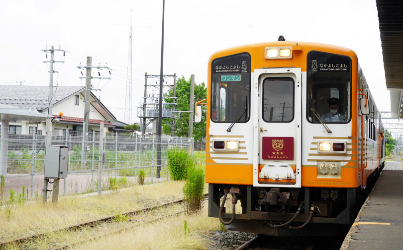 由利高原鐵道鳥海山麓線深受遊客歡迎的玩具列車外觀。（圖／魏妤靜攝）