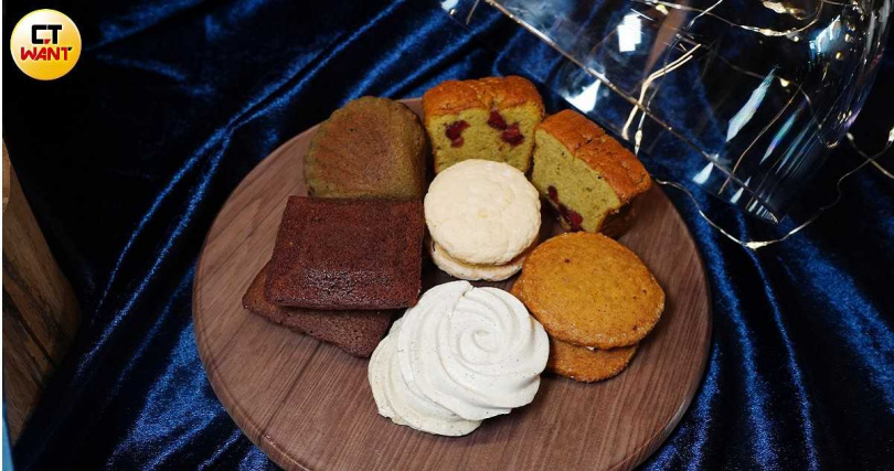 這次深法推出6款點心新品分見於不同禮盒中，要一網打盡需選擇雙層款。（圖／魏妤靜攝）