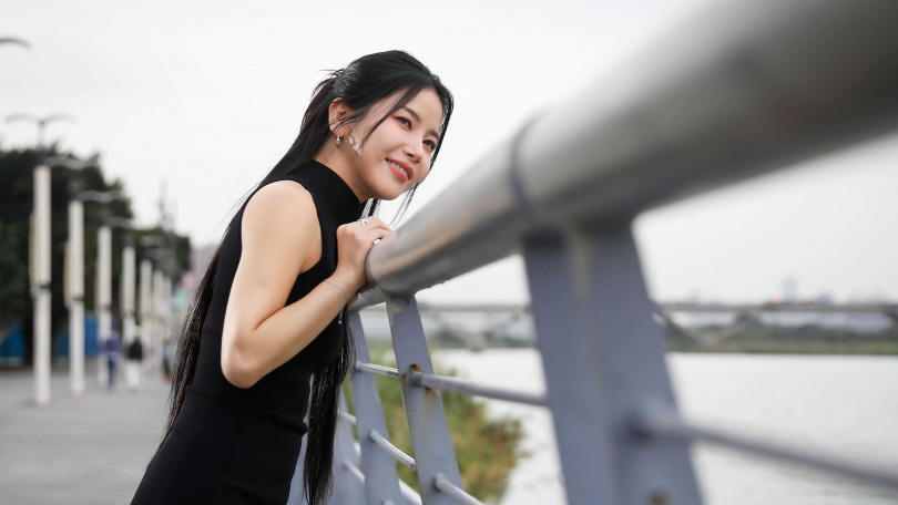 想起去年剛來台發展時，頌樂坦言一度沒有自信，只能告訴自己要堅持努力。（圖／侯世駿攝）