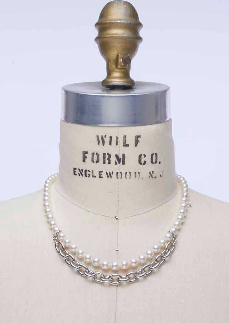 MIKIMOTO x COMME des GARÇONS聯名系列珍珠串鍊╱199,000元。（圖╱MIKIMOTO提供）