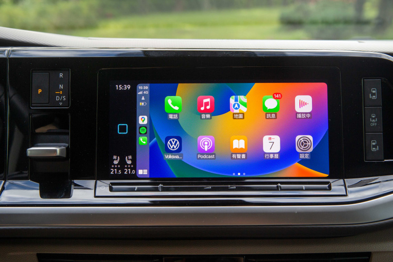 車載系統使用了10.25吋的大螢幕，並支援無線Apple CarPlay連結。（圖／黃耀徵攝）