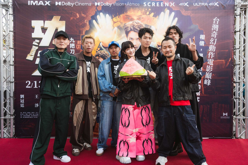 《功夫》台中見面會玖壹壹為王淨驚喜獻上巨無霸壽桃慶生。（圖／麻吉砥加提供）