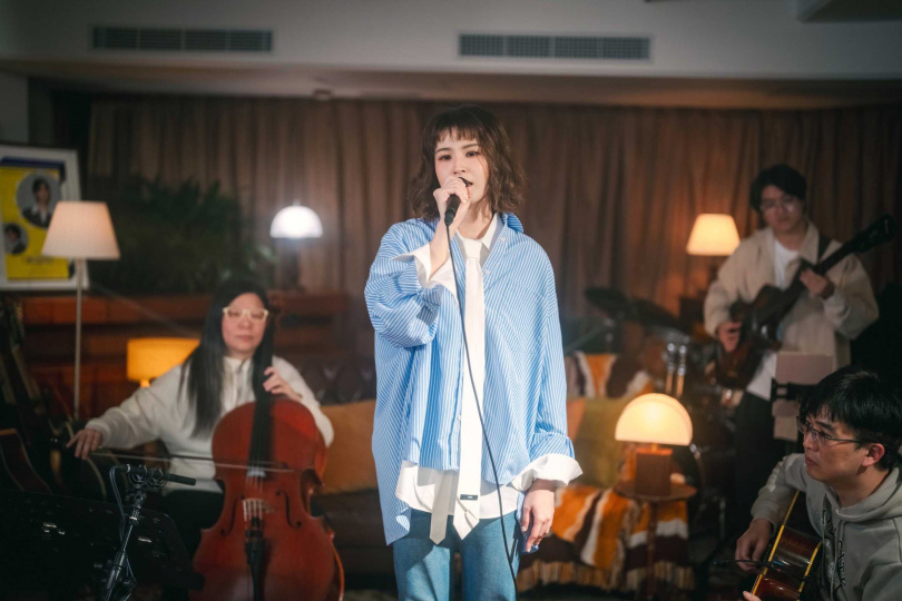 曾沛慈重新翻唱《終極一班》經典歌曲〈孤單心事〉。（圖／華研提供）