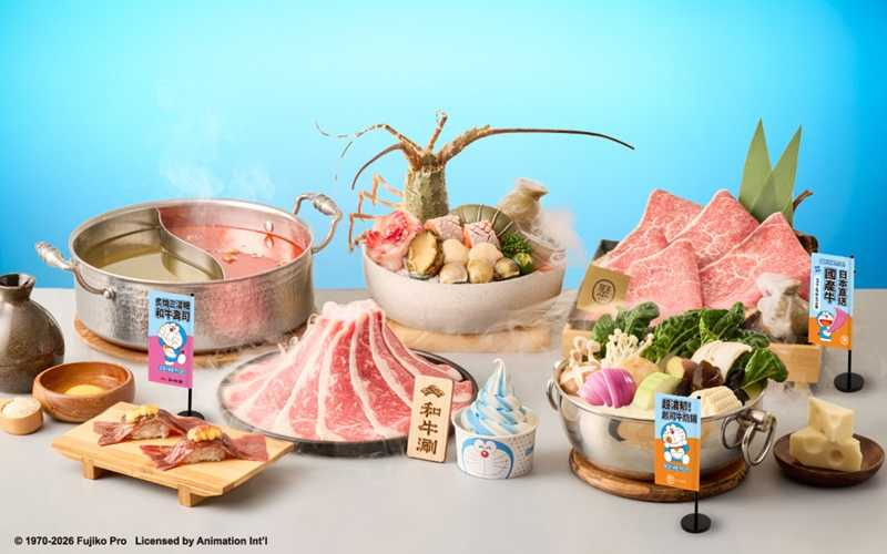 聚、和牛涮與哆啦A夢合作,推出限定餐點、造型圍兜與沉浸式門市佈置。(圖/王品集團提供)
