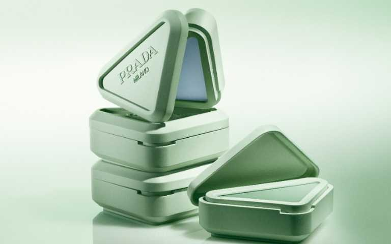 PRADA 潤澤修護凍唇膜 #00顛覆綠 #01莫測藍 (共二色) 10G/1,550元(圖/品牌提供)